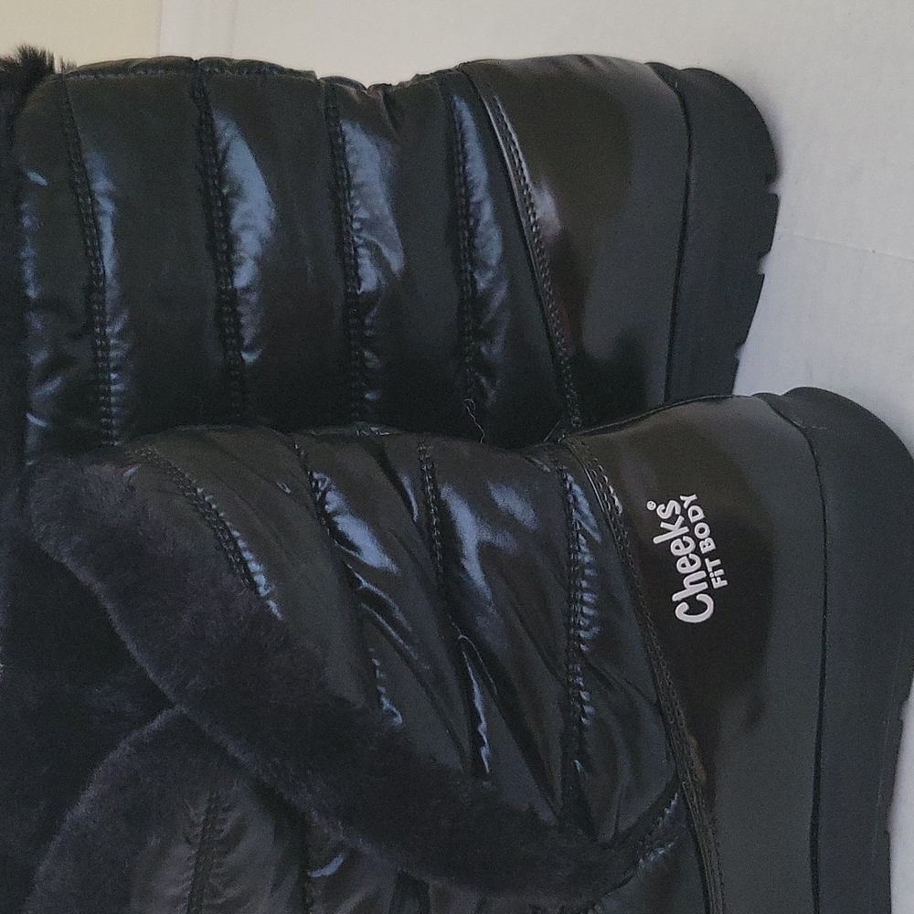 Cheeks® Fit Body Water-Repellent Puffer Boots - Picture 13 of 16
